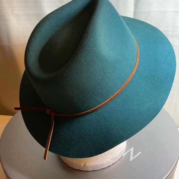 Fedora in Green - Picture 3 of 5